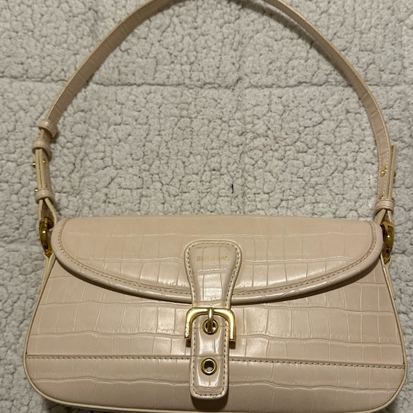 Elegant Beige Croc-Embossed Shoulder Bag - Picture 1 of 5